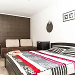Prospekt Shevchenko Apartment *